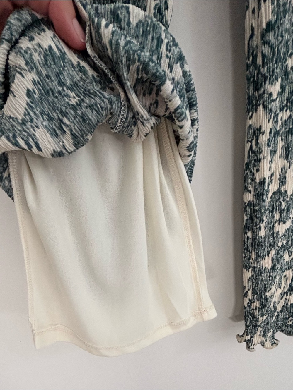 Gentle Fawn Luxury Coastal Chic Plissé Set | New, XL/L - Picture 15 of 15